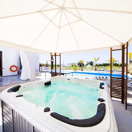 Malibu Villa *